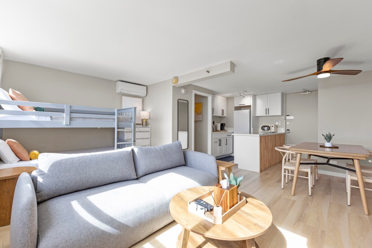 36F-Modern Upscale Ocean View 1BR-Waikiki Beach!