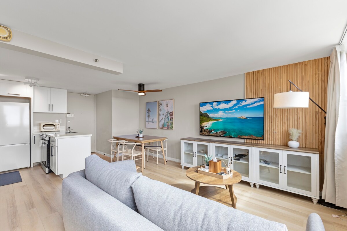 36F-Modern Upscale Ocean View 1BR-Waikiki Beach!