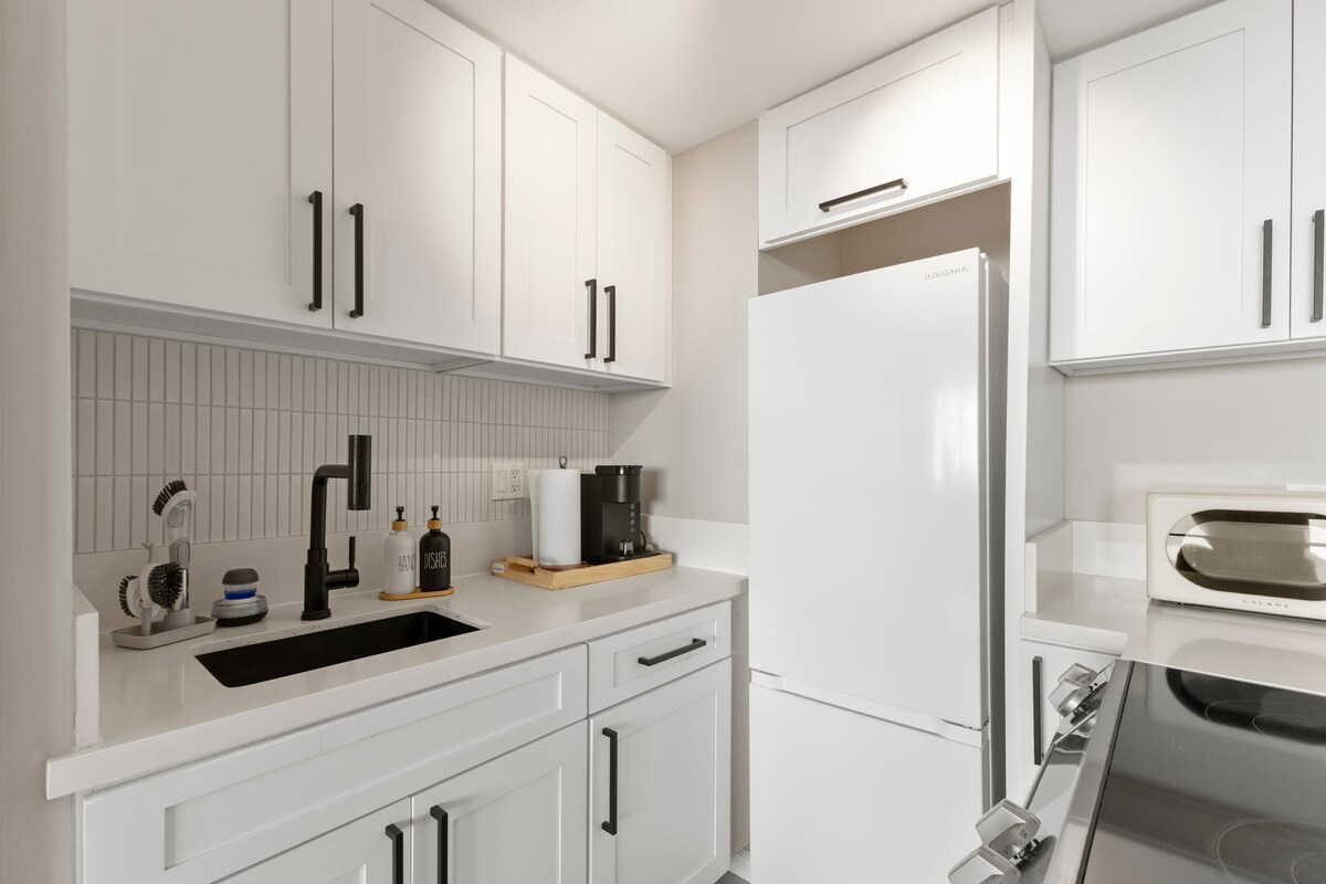 36F-Modern Upscale Ocean View 1BR-Waikiki Beach!