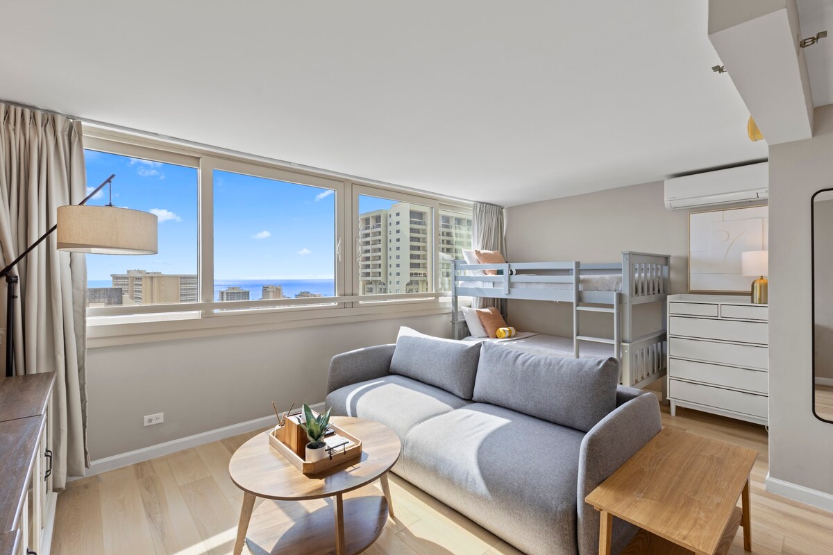 36F-Modern Upscale Ocean View 1BR-Waikiki Beach!