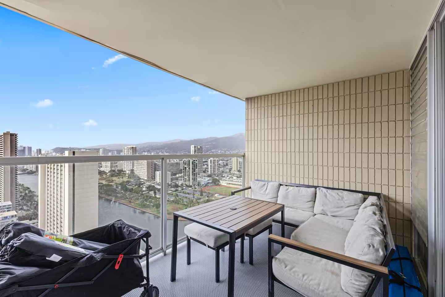 36F-Modern Upscale Ocean View 1BR-Waikiki Beach!
