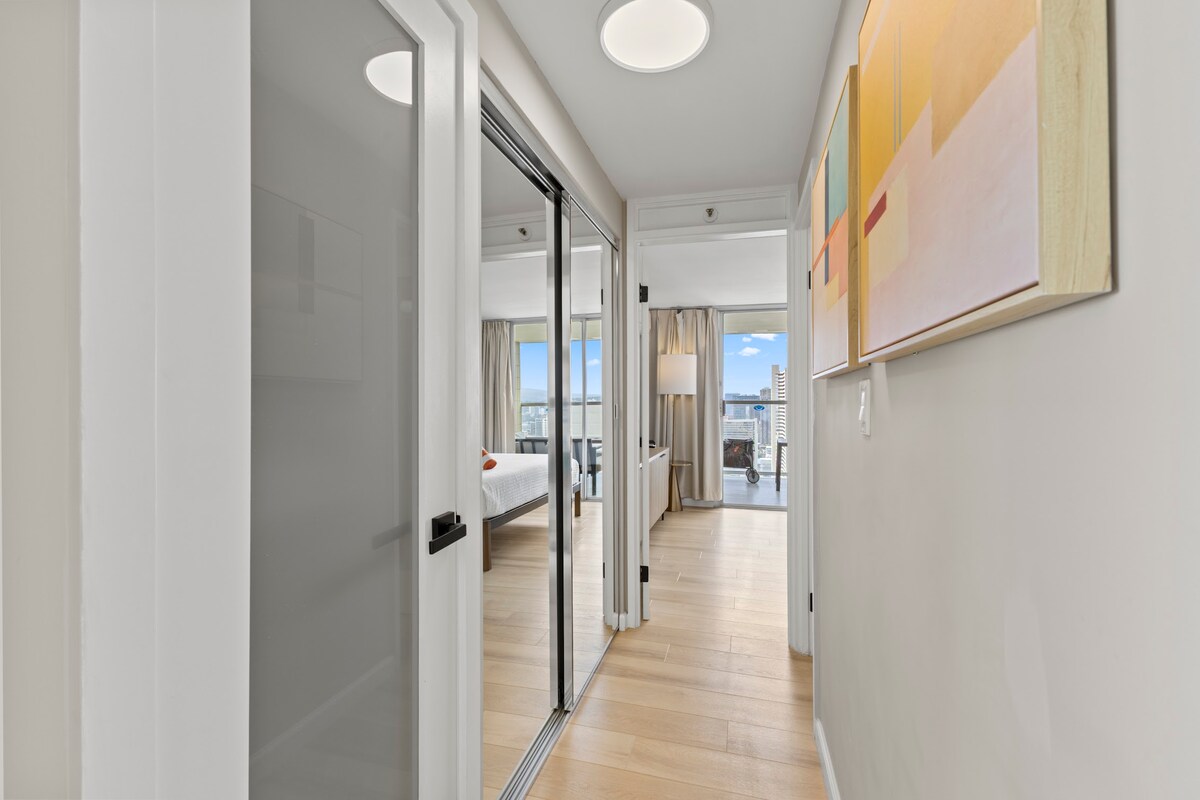 36F-Modern Upscale Ocean View 1BR-Waikiki Beach!