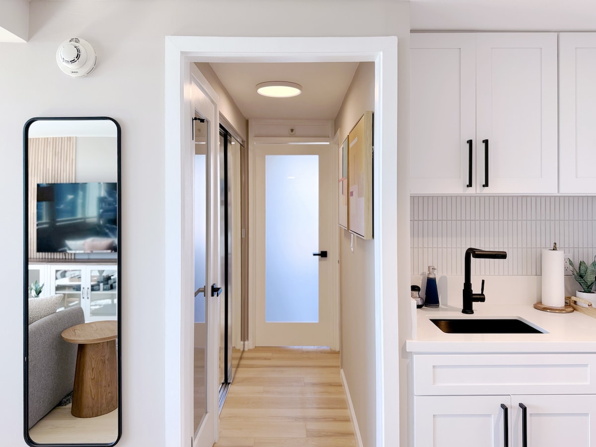 36F-Modern Upscale Ocean View 1BR-Waikiki Beach!