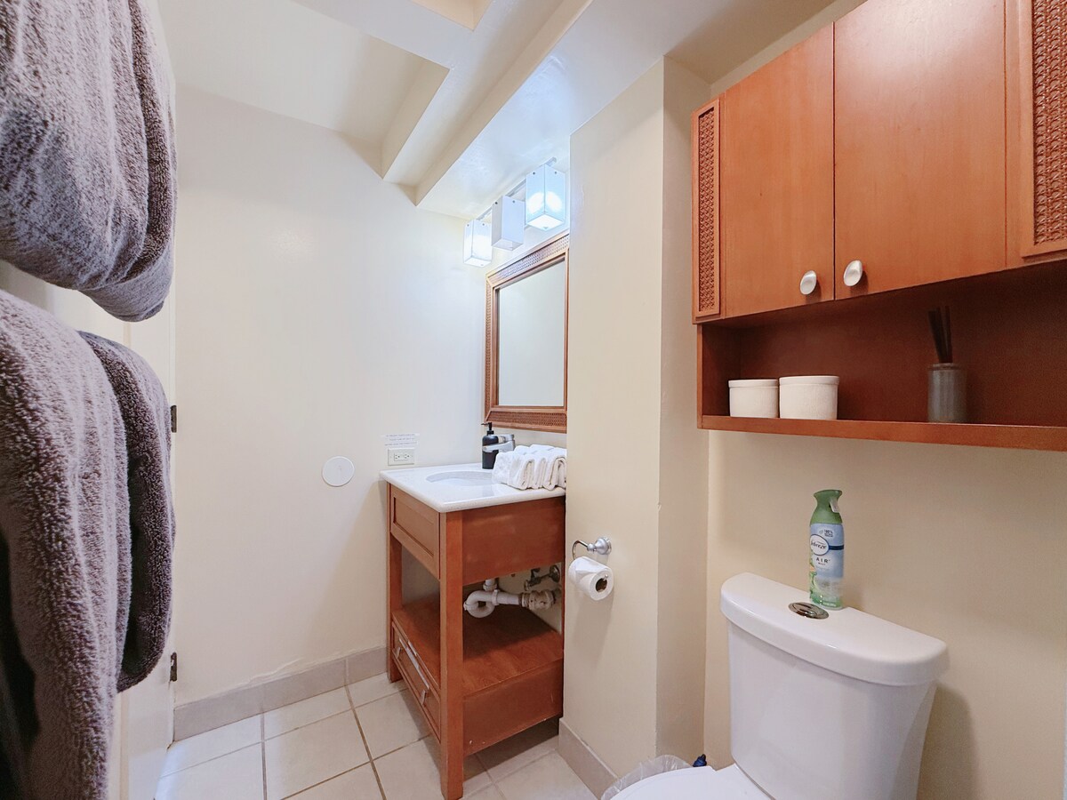 31FL-High Floor Oceanview-Waikiki-1BR-Near Beach!