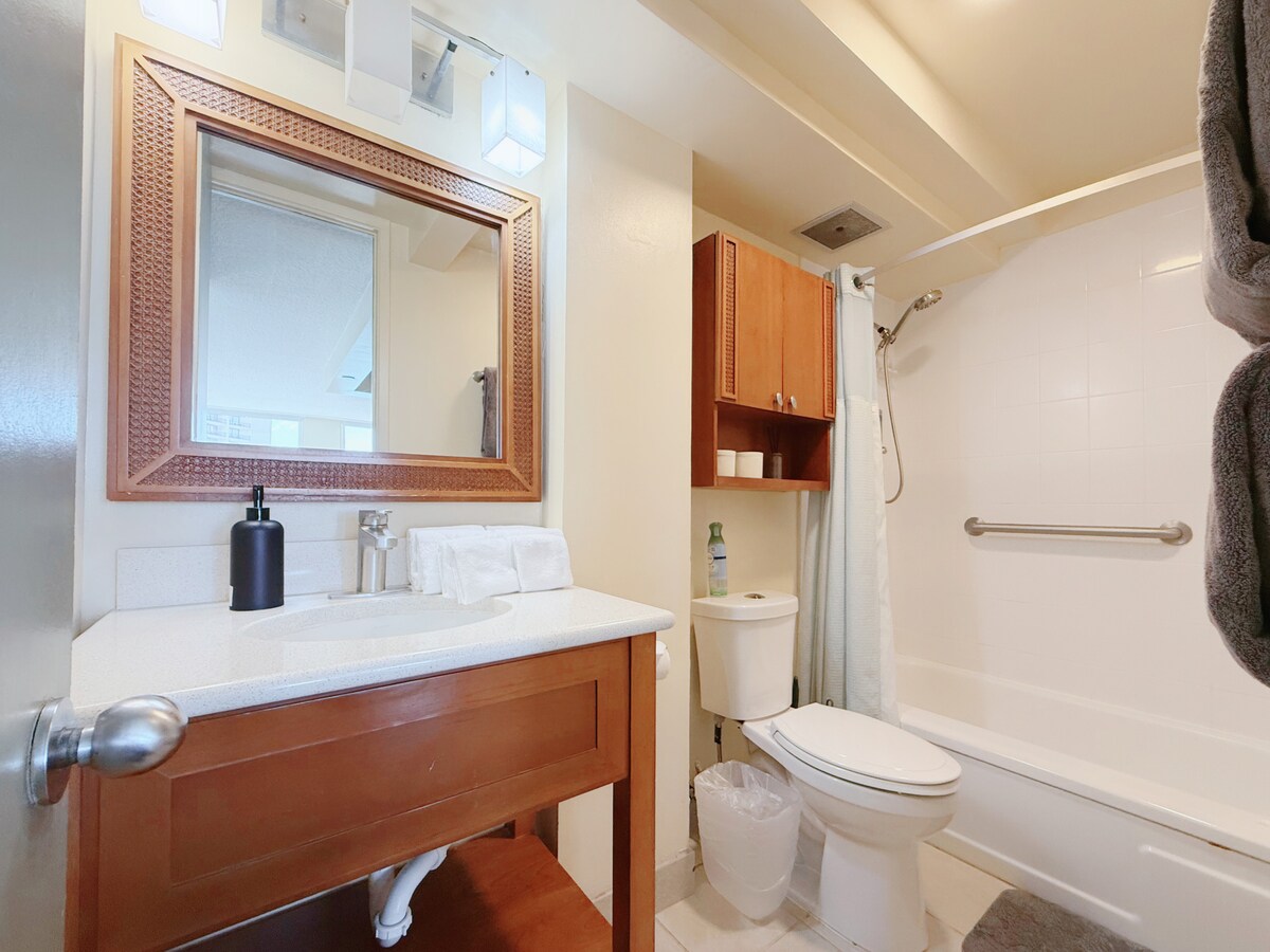 31FL-High Floor Oceanview-Waikiki-1BR-Near Beach!