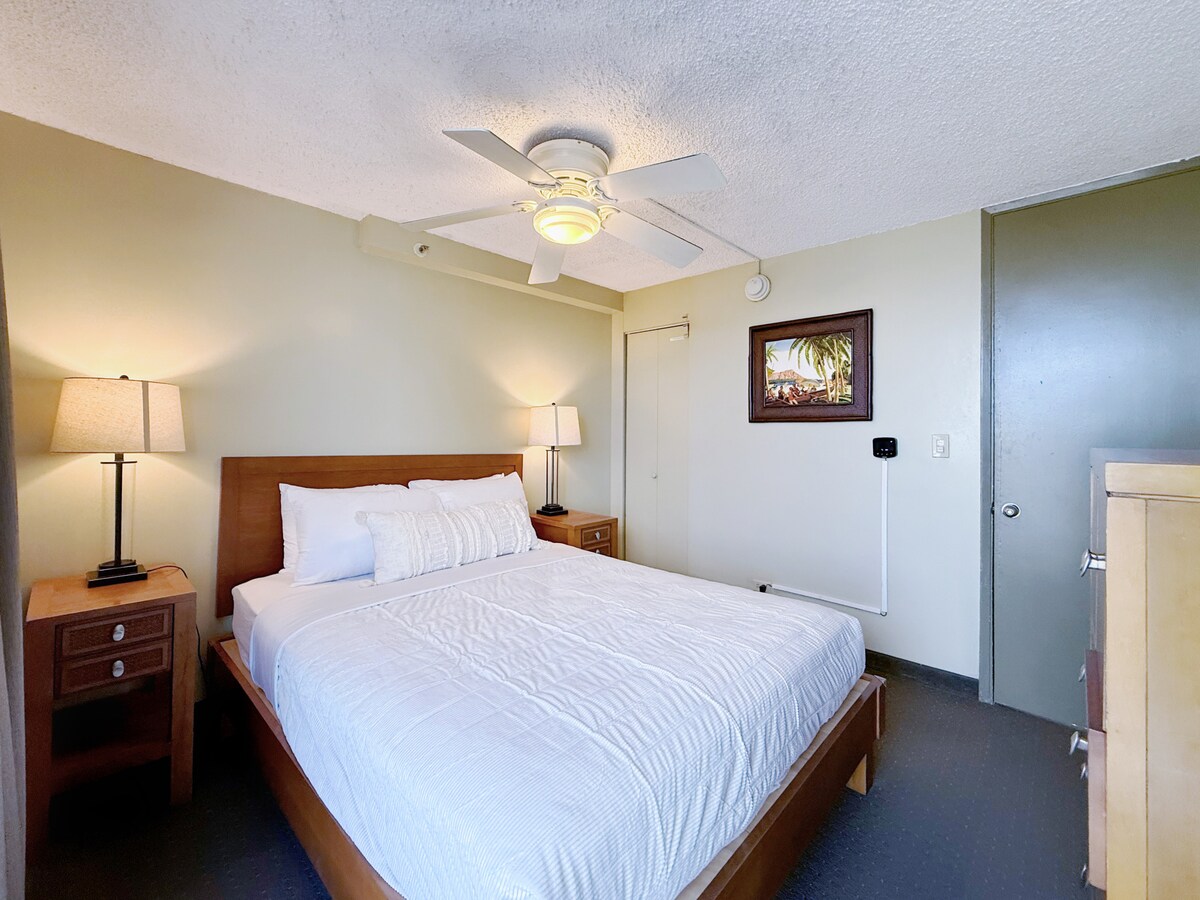 31FL-High Floor Oceanview-Waikiki-1BR-Near Beach!