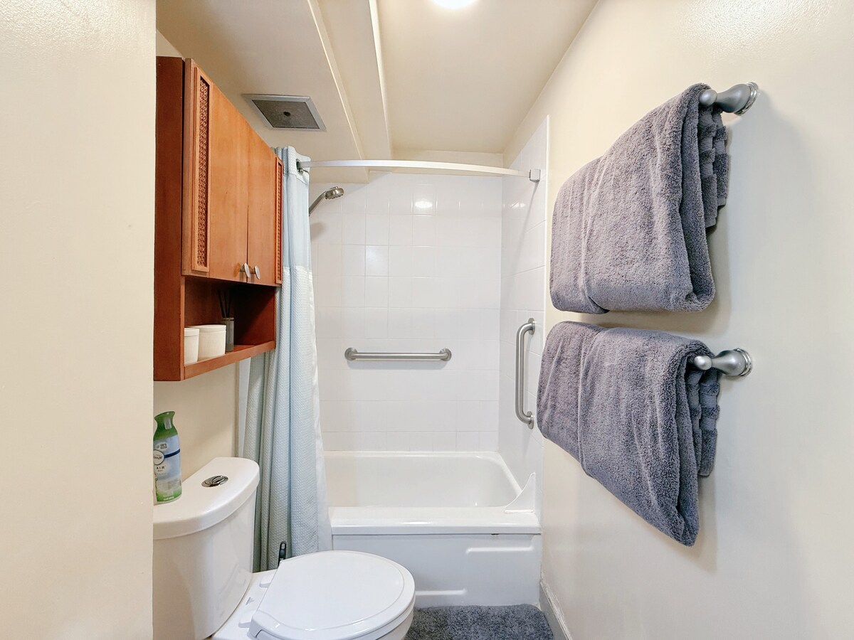 31FL-High Floor Oceanview-Waikiki-1BR-Near Beach!