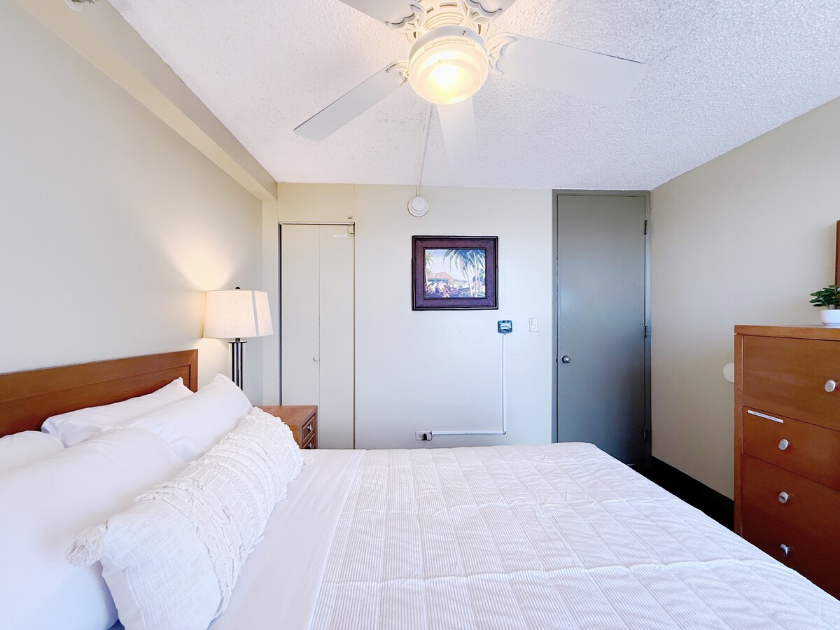 31FL-High Floor Oceanview-Waikiki-1BR-Near Beach!