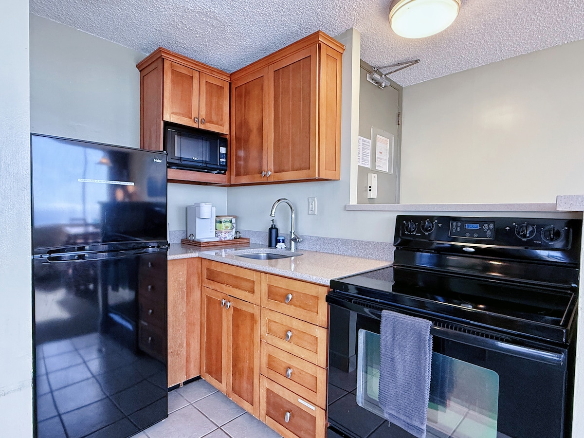 31FL-High Floor Oceanview-Waikiki-1BR-Near Beach!