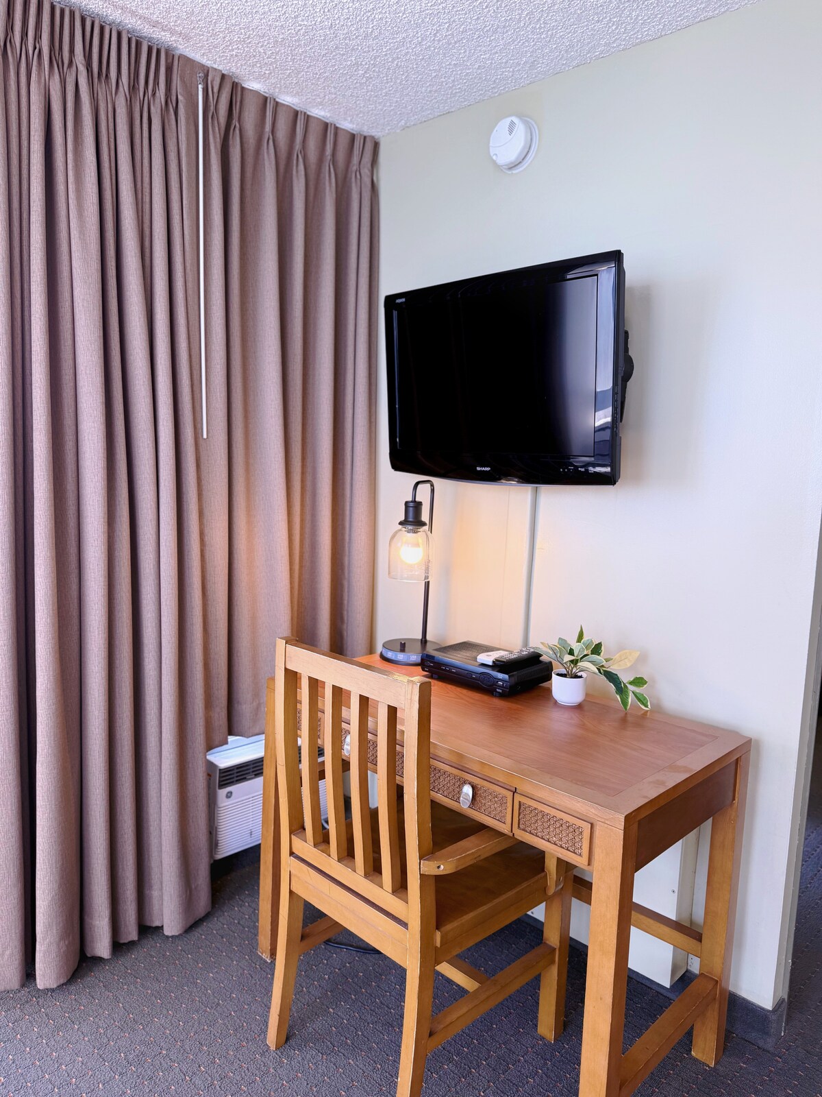 31FL-High Floor Oceanview-Waikiki-1BR-Near Beach!