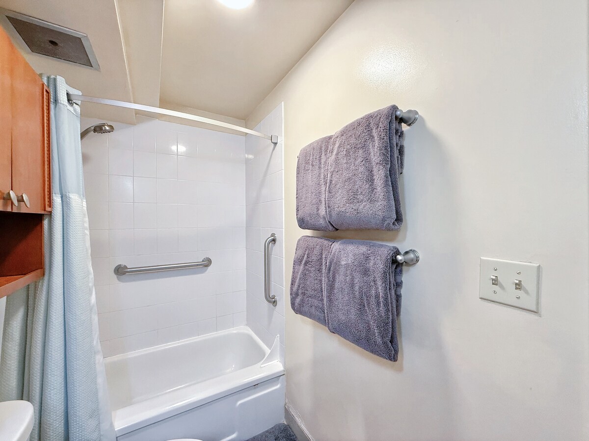 31FL-High Floor Oceanview-Waikiki-1BR-Near Beach!