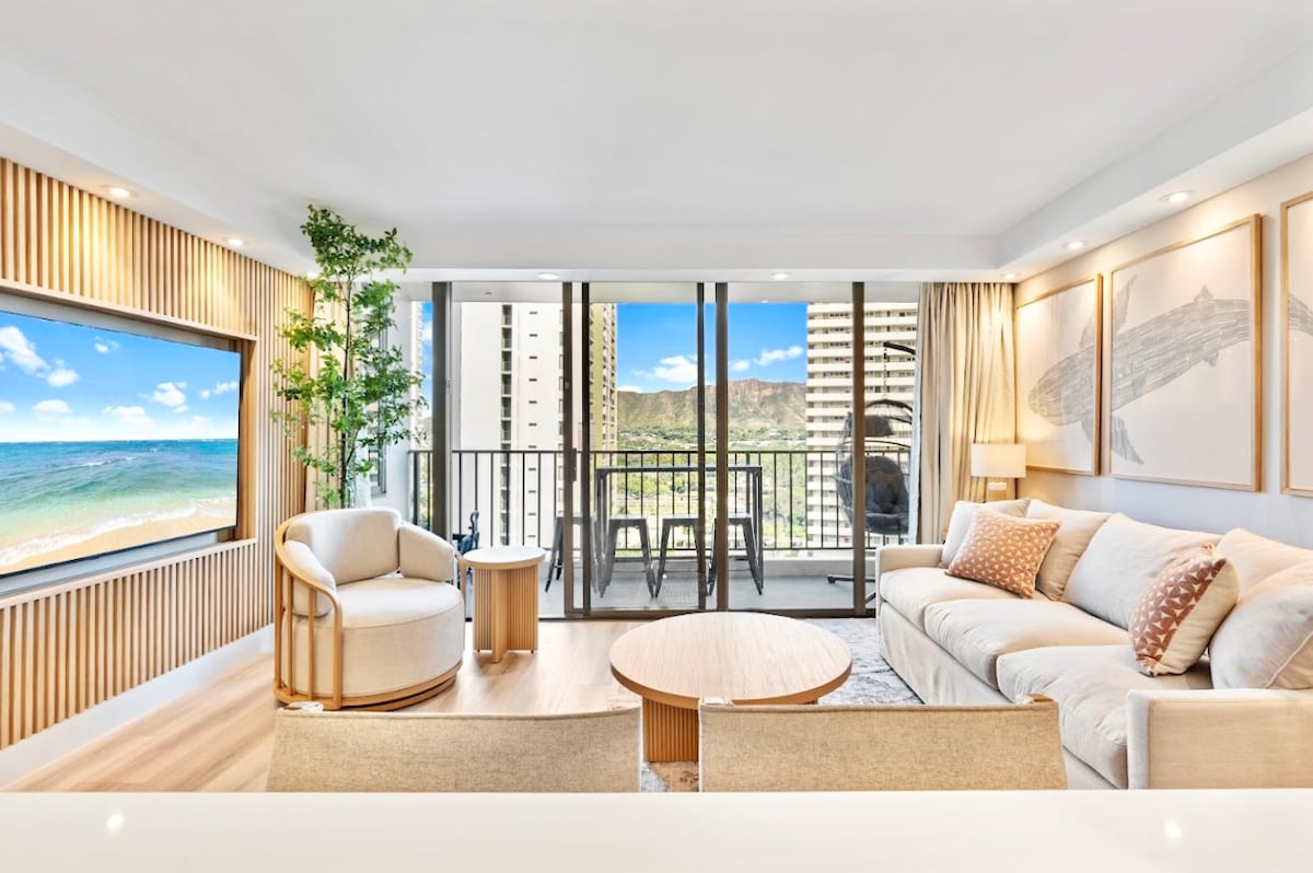 15FL-Upscale Chic Waikiki Banyan 1BR-Free Parking