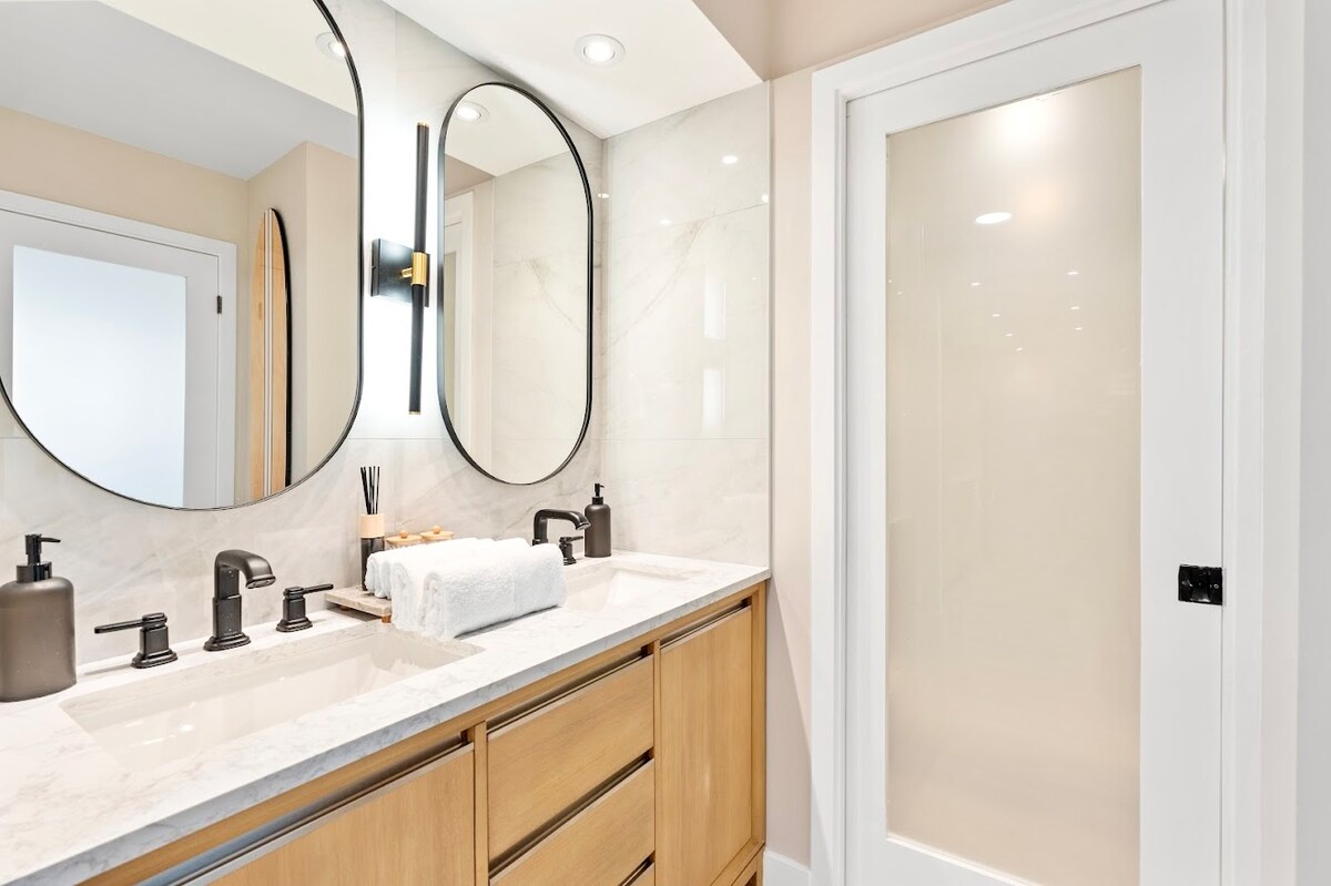 15FL-Upscale Chic Waikiki Banyan 1BR-Free Parking