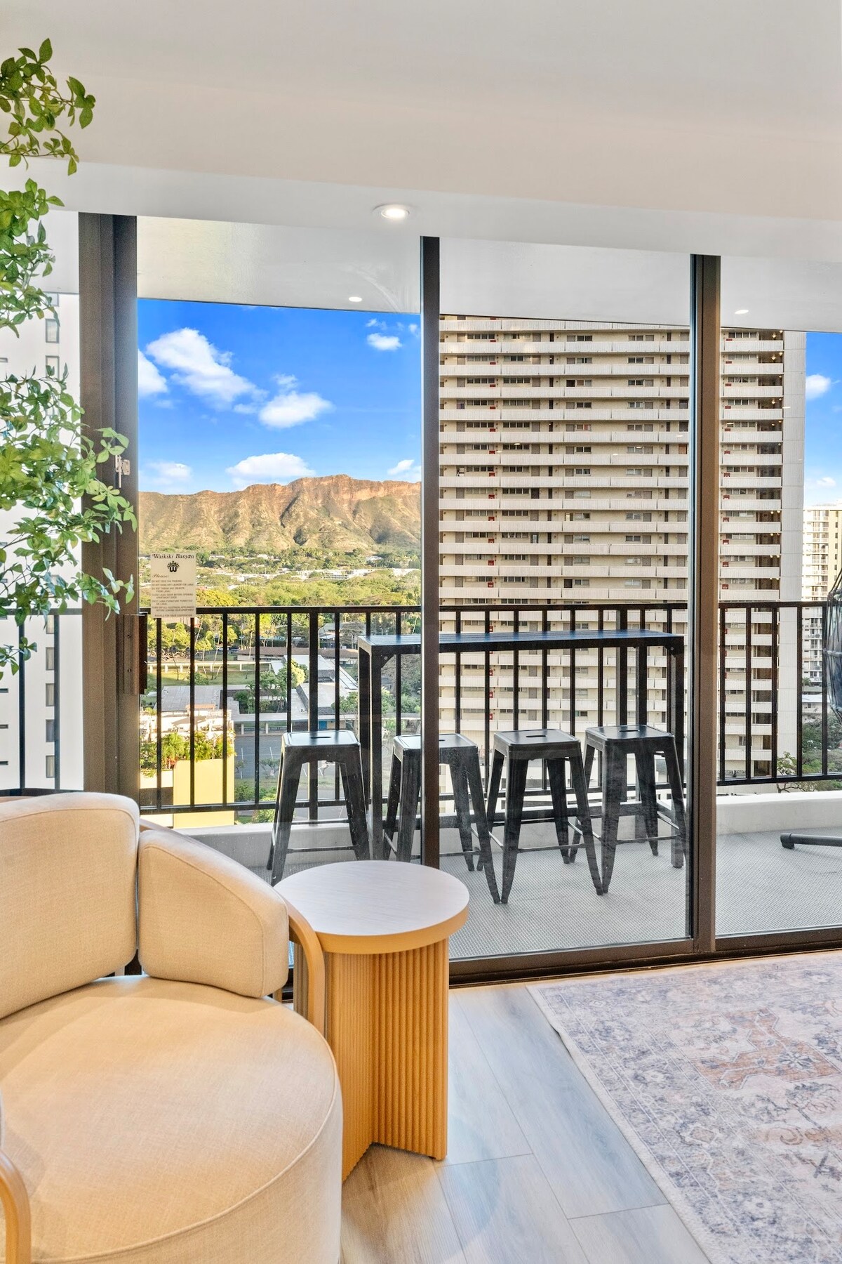 15FL-Upscale Chic Waikiki Banyan 1BR-Free Parking