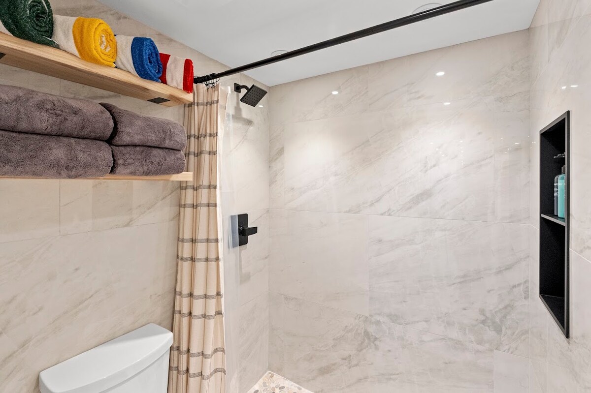 15FL-Upscale Chic Waikiki Banyan 1BR-Free Parking