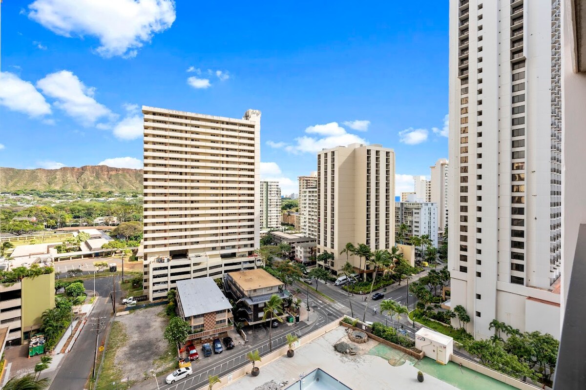 15FL-Upscale Chic Waikiki Banyan 1BR-Free Parking