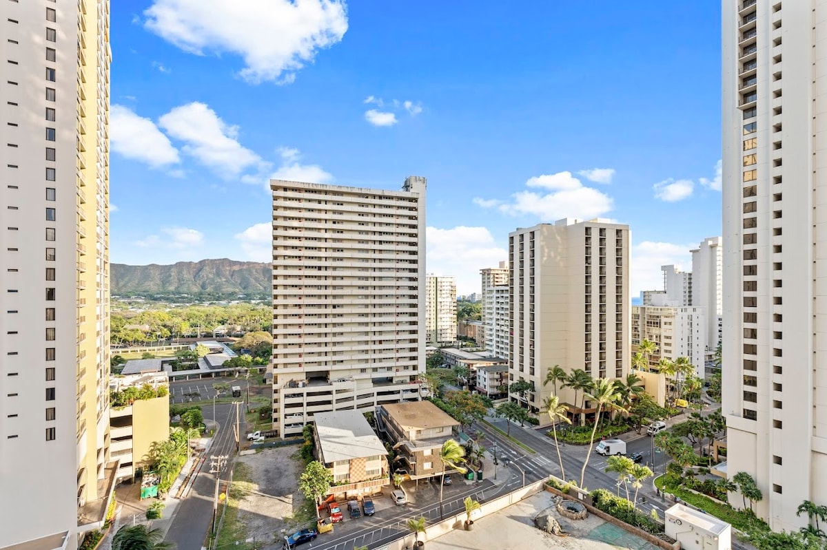 15FL-Upscale Chic Waikiki Banyan 1BR-Free Parking