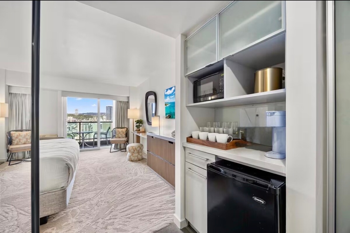 24F-Premier King Studio-Ala Moana Hotel-City View