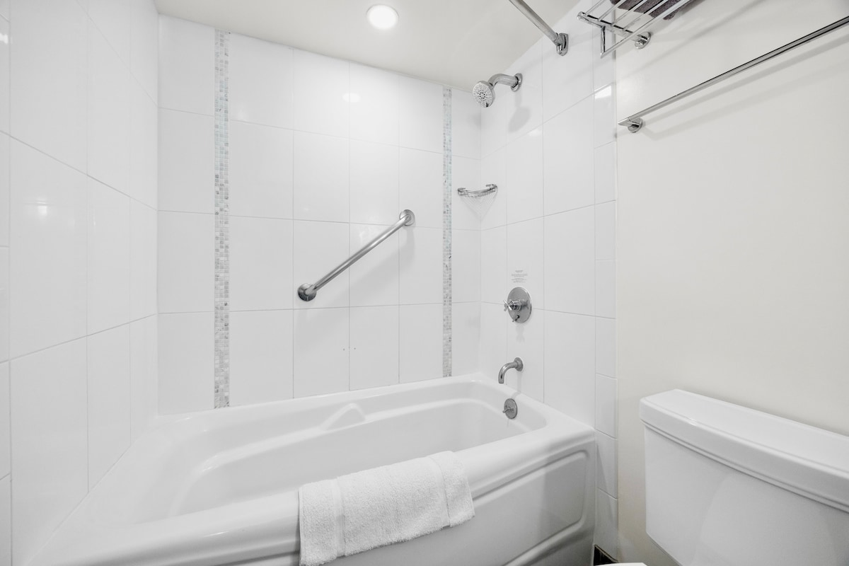 24F-Premier King Studio-Ala Moana Hotel-City View