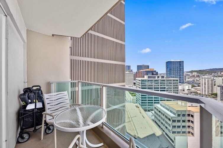 24F-Premier King Studio-Ala Moana Hotel-City View