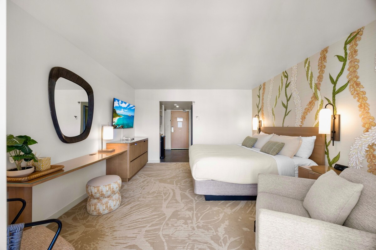 24F-Premier King Studio-Ala Moana Hotel-City View