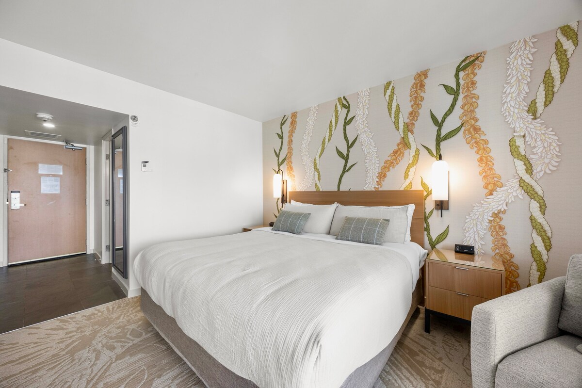 24F-Premier King Studio-Ala Moana Hotel-City View