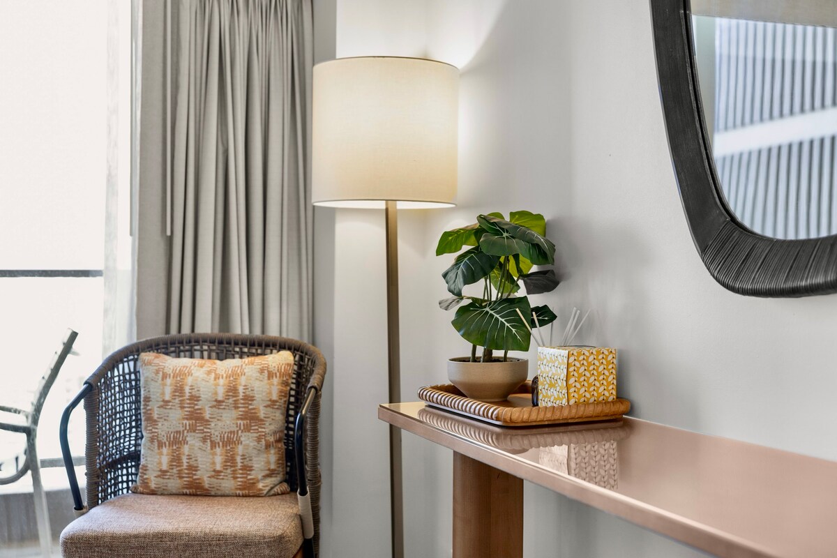 24F-Premier King Studio-Ala Moana Hotel-City View