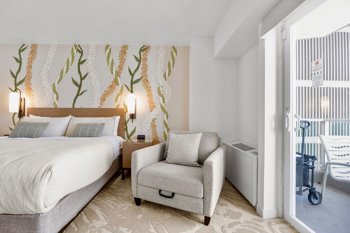 24F-Premier King Studio-Ala Moana Hotel-City View