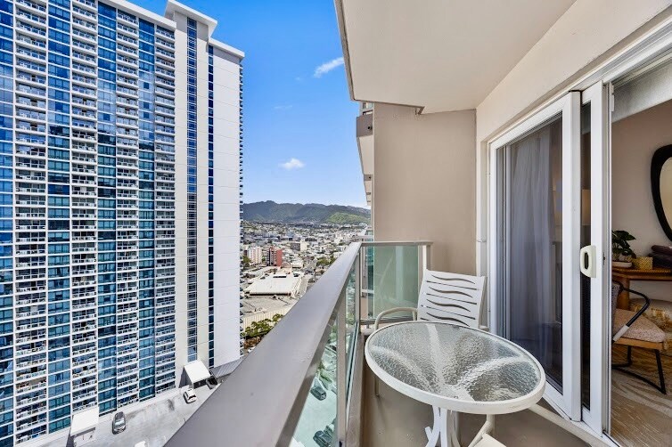 24F-Premier King Studio-Ala Moana Hotel-City View