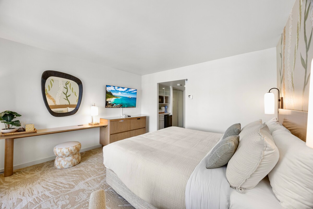 24F-Premier King Studio-Ala Moana Hotel-City View