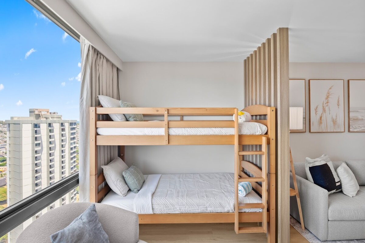 37F-Gorgeous Renovated-Waikiki-1BR-Condo w/Parking
