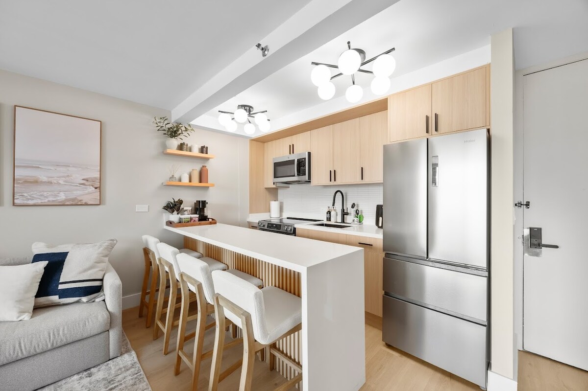 37F-Gorgeous Renovated-Waikiki-1BR-Condo w/Parking