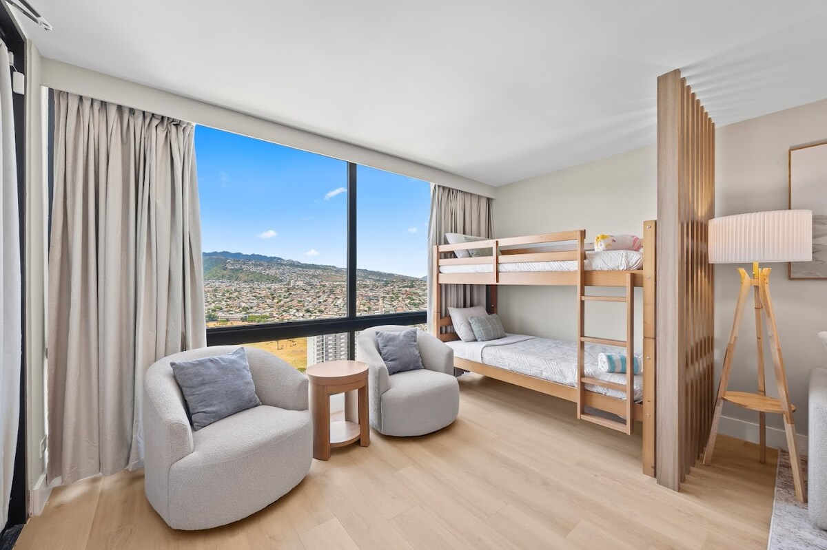 37F-Gorgeous Renovated-Waikiki-1BR-Condo w/Parking