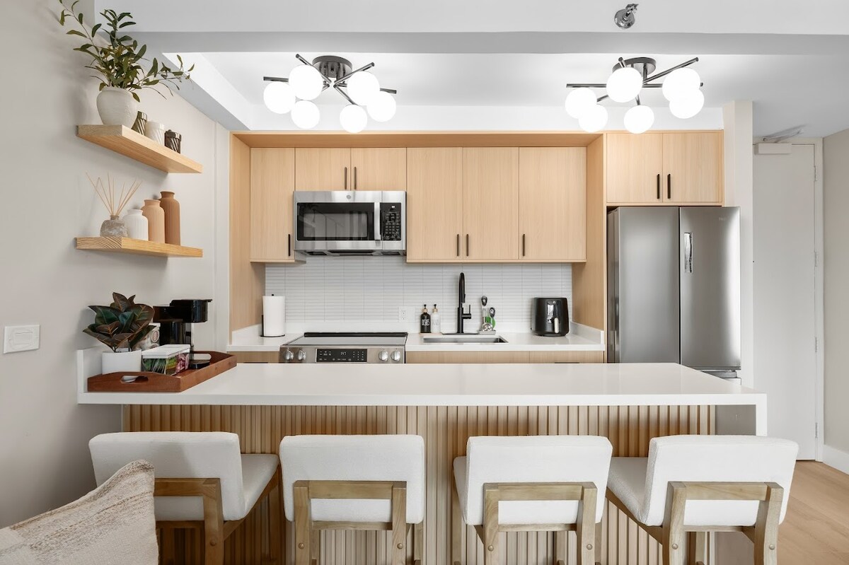 37F-Gorgeous Renovated-Waikiki-1BR-Condo w/Parking