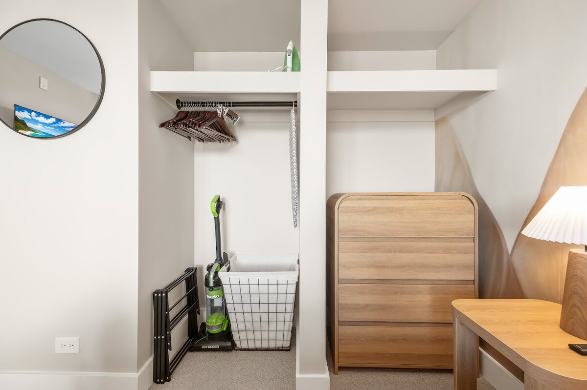 37F-Gorgeous Renovated-Waikiki-1BR-Condo w/Parking