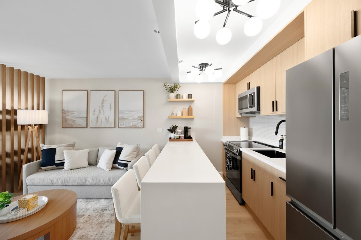 37F-Gorgeous Renovated-Waikiki-1BR-Condo w/Parking