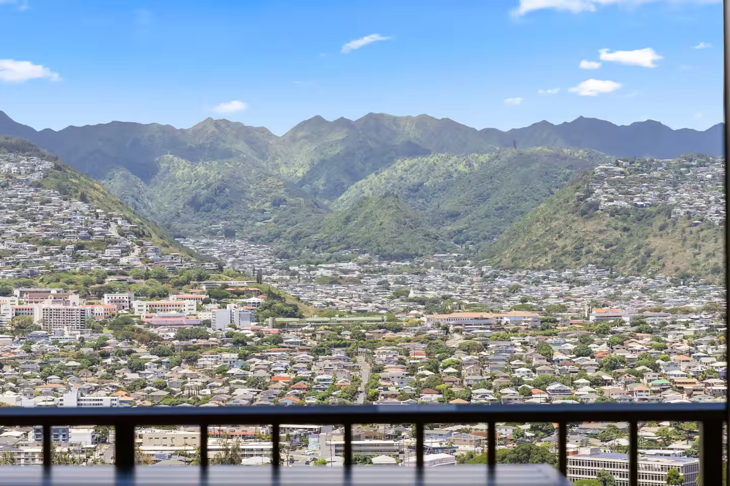 37F-Gorgeous Renovated-Waikiki-1BR-Condo w/Parking