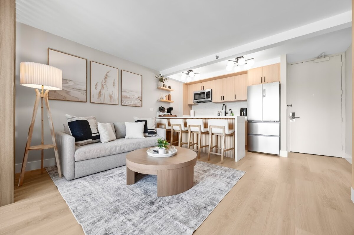 37F-Gorgeous Renovated-Waikiki-1BR-Condo w/Parking