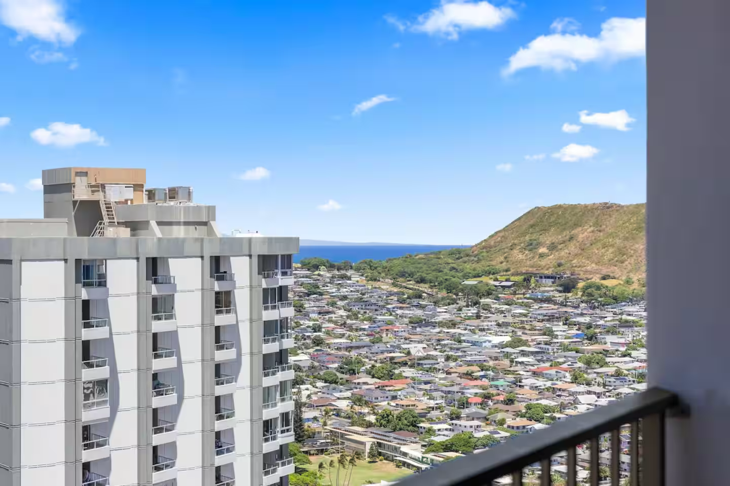 37F-Gorgeous Renovated-Waikiki-1BR-Condo w/Parking