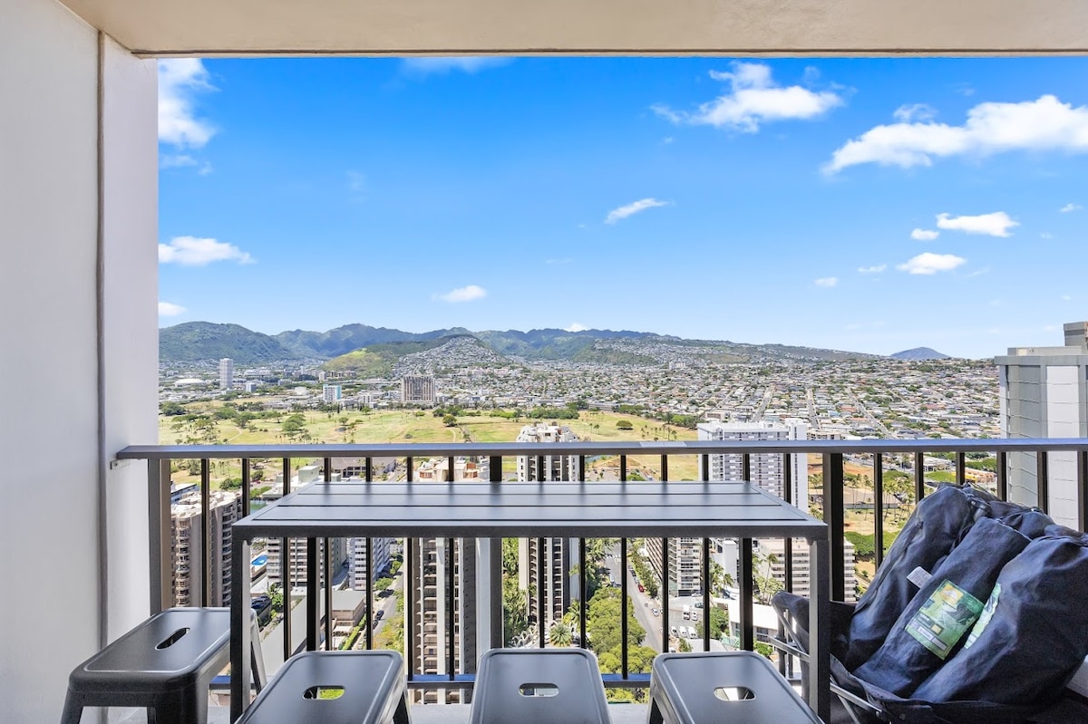 37F-Gorgeous Renovated-Waikiki-1BR-Condo w/Parking