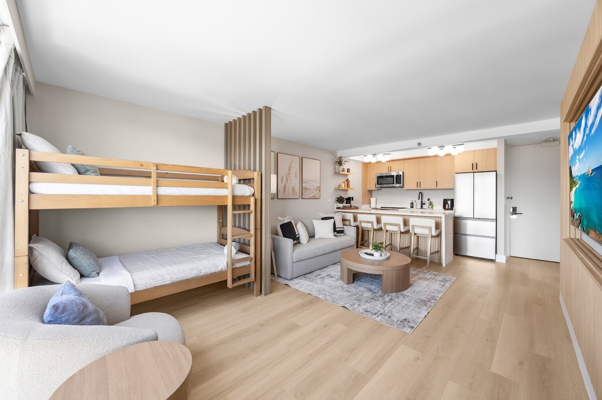 37F-Gorgeous Renovated-Waikiki-1BR-Condo w/Parking