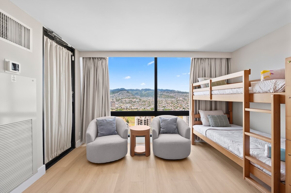 37F-Gorgeous Renovated-Waikiki-1BR-Condo w/Parking