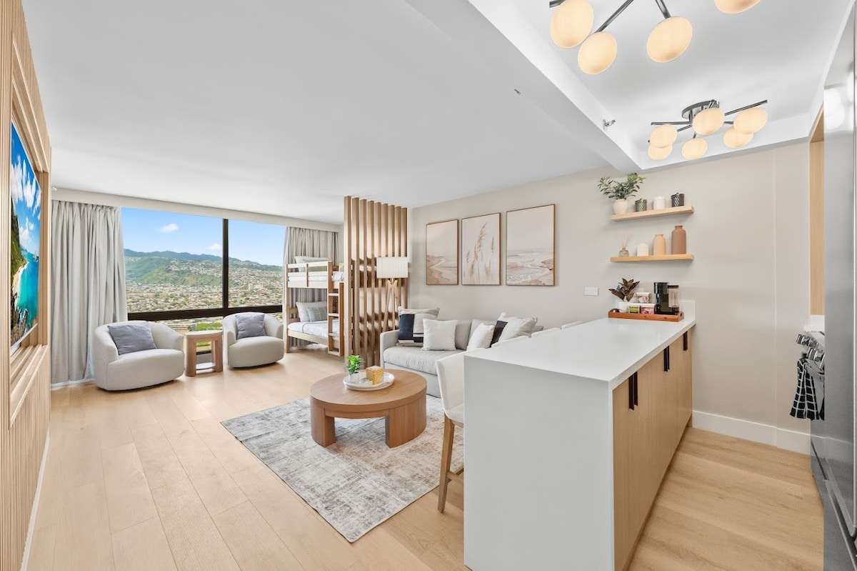 37F-Gorgeous Renovated-Waikiki-1BR-Condo w/Parking