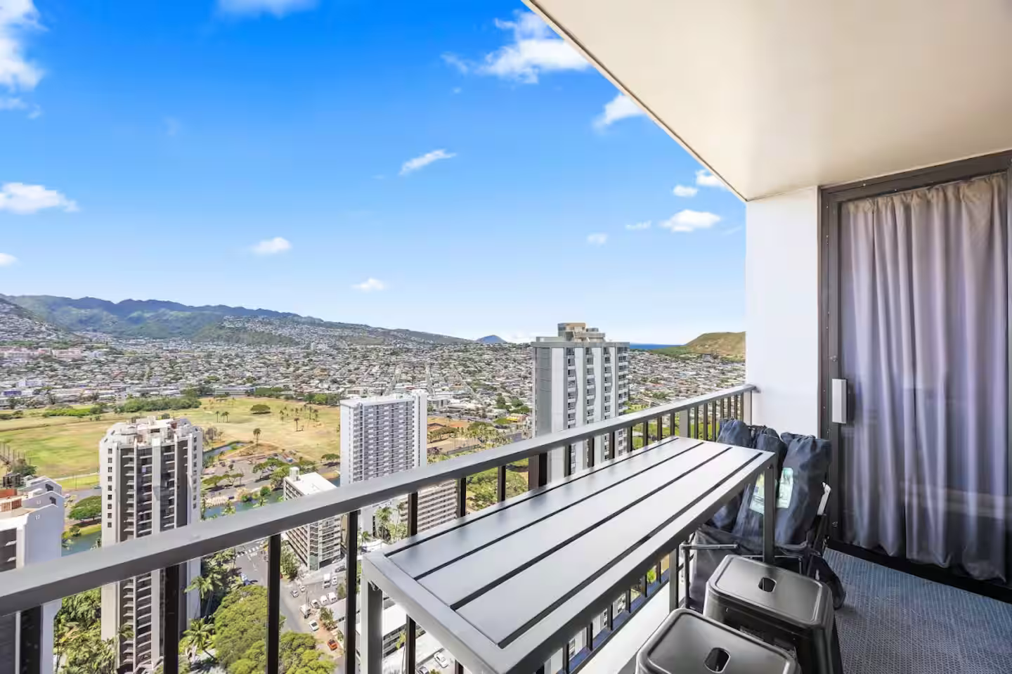 37F-Gorgeous Renovated-Waikiki-1BR-Condo w/Parking