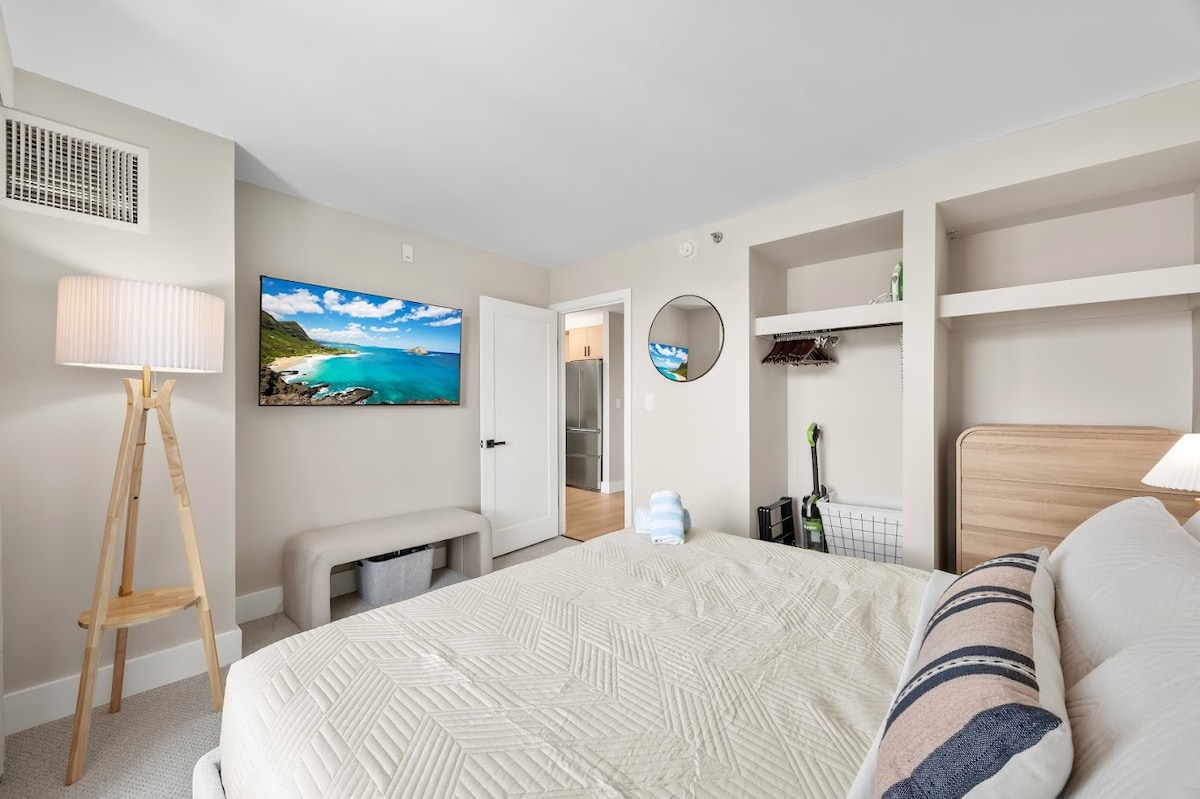37F-Gorgeous Renovated-Waikiki-1BR-Condo w/Parking