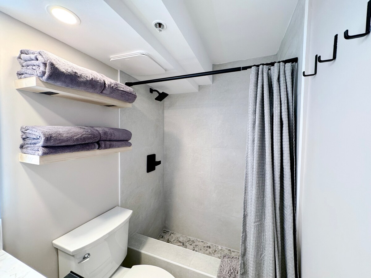 40FL-Ocean & Diamond Head Views-Premium Studio