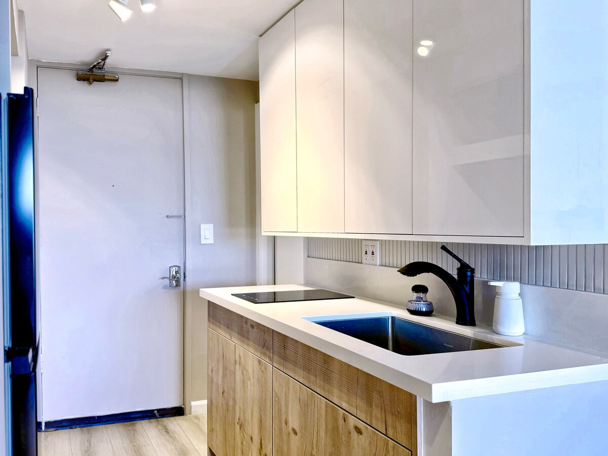 40FL-Ocean & Diamond Head Views-Premium Studio