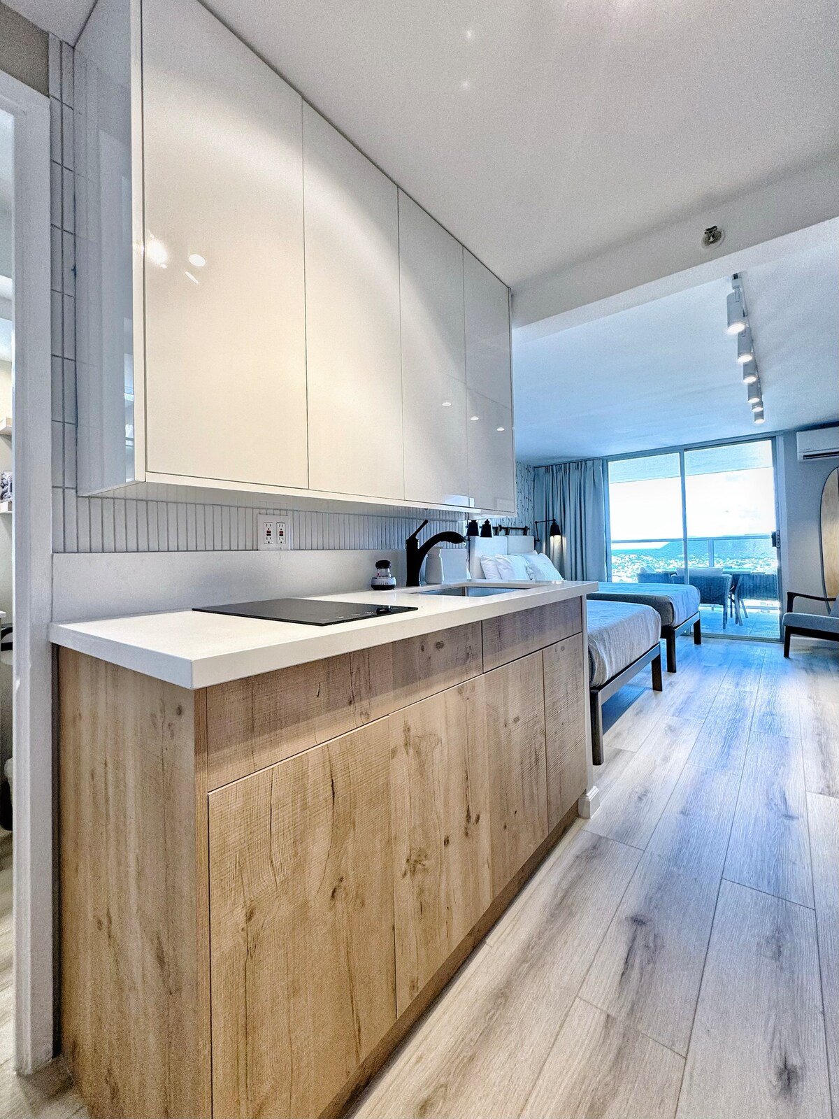 40FL-Ocean & Diamond Head Views-Premium Studio