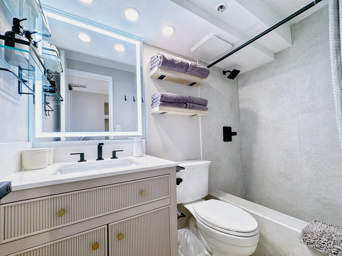 40FL-Ocean & Diamond Head Views-Premium Studio