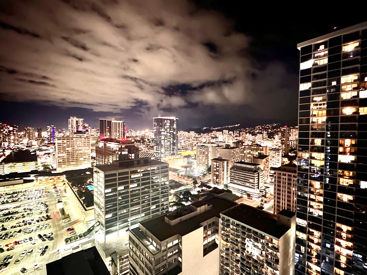 32FL-Upscale Ala Moana Hotel Premium Double Room